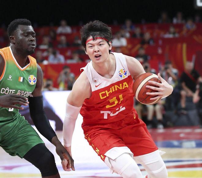 爱游戏官方-灰熊逆转江苏队，王哲林关键制胜