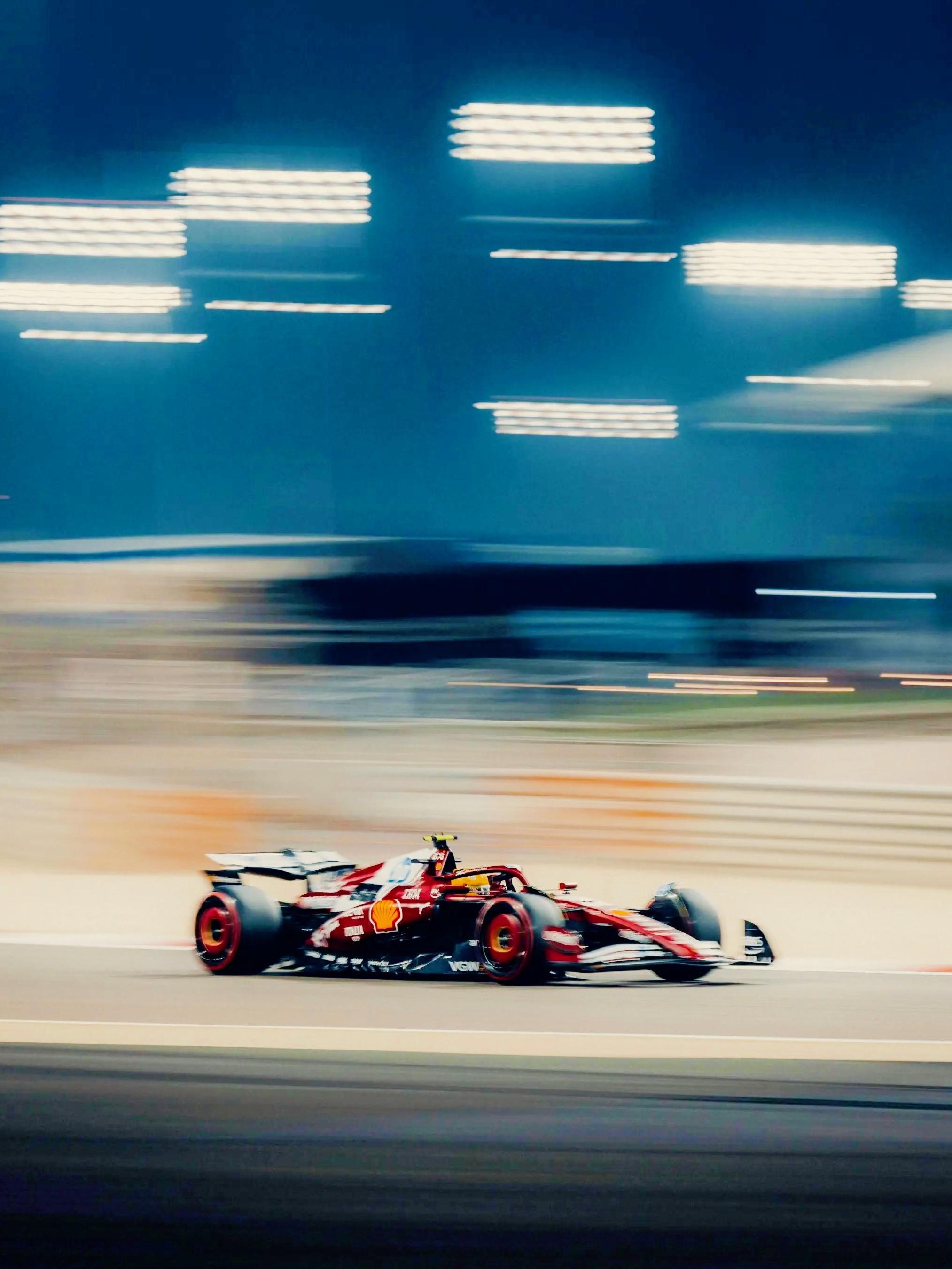 爱游戏-法拉利险胜哈斯车队,塞恩斯扛起全队