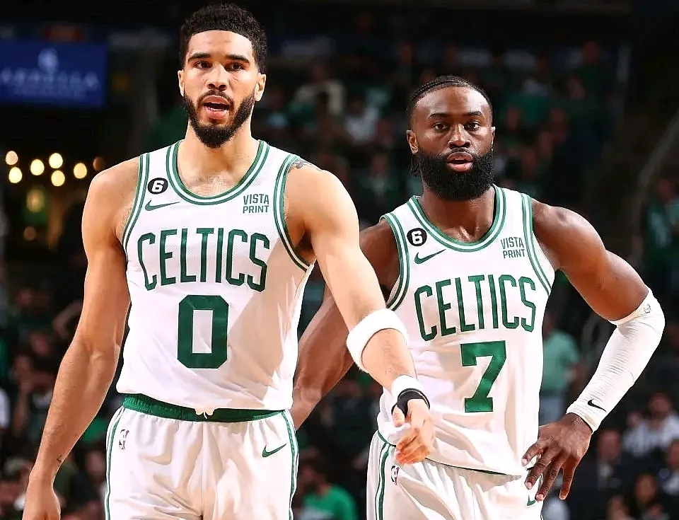 爱游戏2026-天津队鏖战凯尔特人，塔图姆惊艳四座