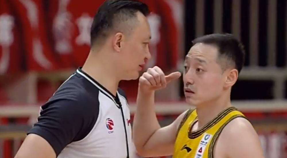 爱游戏2026-山东队完胜江苏队，乔治刷新纪录