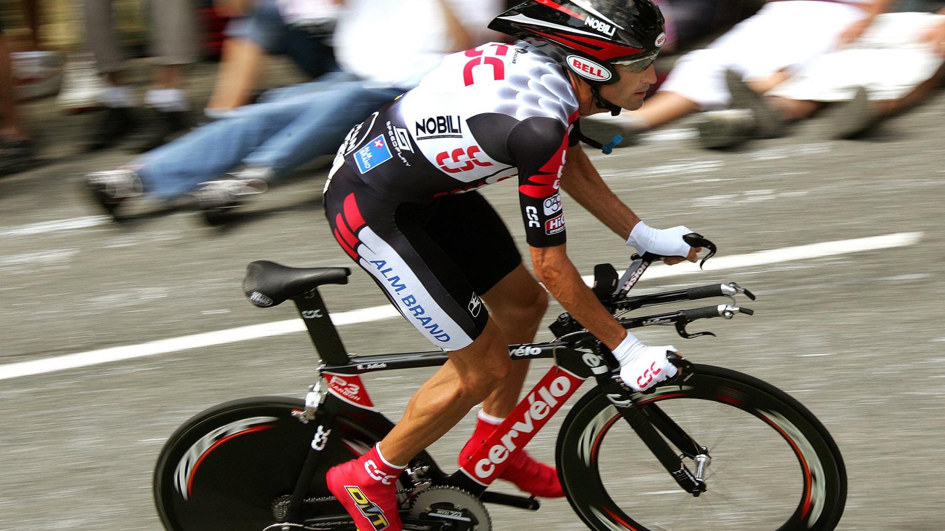 爱游戏在线-孔德在意甲焦点战接管比赛，乌克兰的终结者如何映照中国足球的迷思？